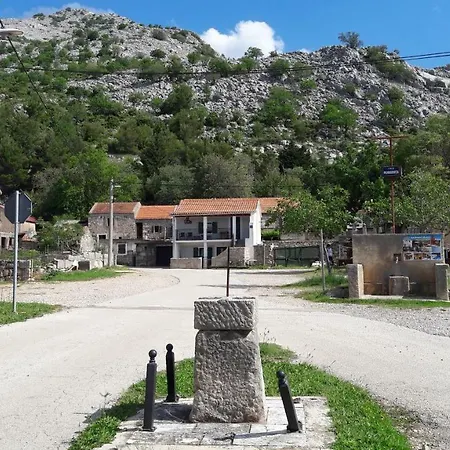 Paklenica Стариград-Пакленица